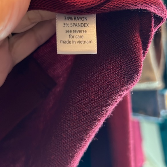 Active USA Burgundy V-Neck Long Sleeve Button Down Cardigan New - Picture 6 of 7